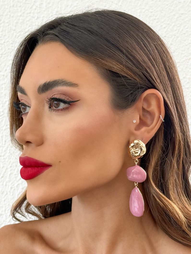 Brinco Folheado a Ouro 18k Formas Resinadas e Ponteira Martelada