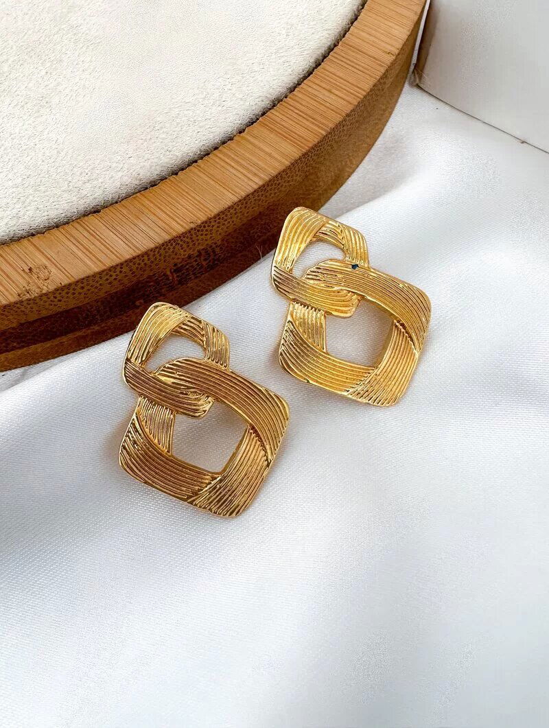 Brinco Folheado a Ouro 18k Formato Geométrico