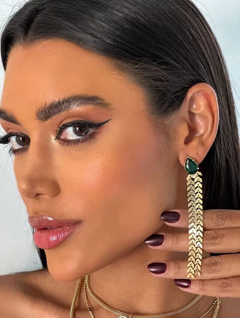 Brinco Folheado a Ouro 18k Gota de Zircônia com Franja de Escamas