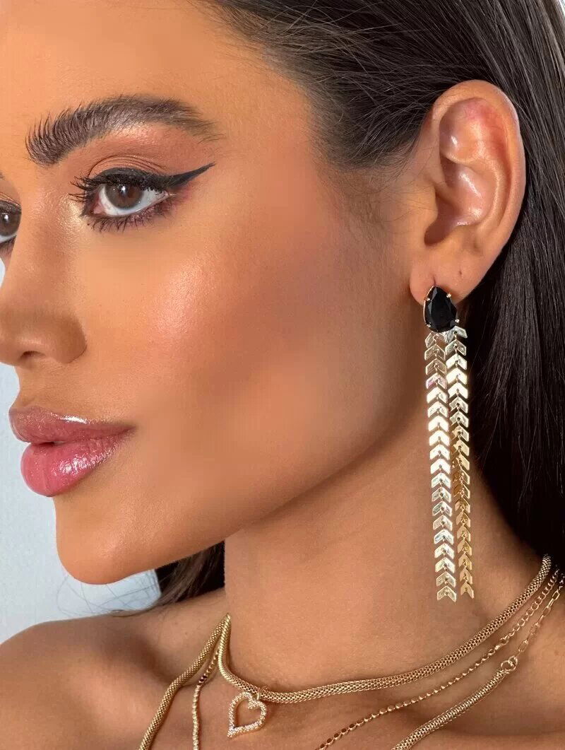 Brinco Folheado a Ouro 18k Gota de Zircônia com Franja de Escamas