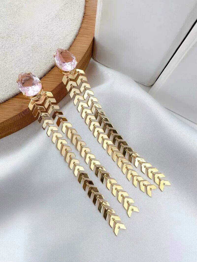 Brinco Folheado a Ouro 18k Gota de Zircônia com Franja de Escamas