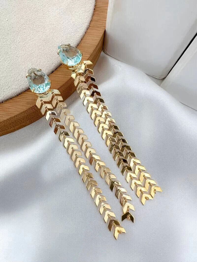 Brinco Folheado a Ouro 18k Gota de Zircônia com Franja de Escamas