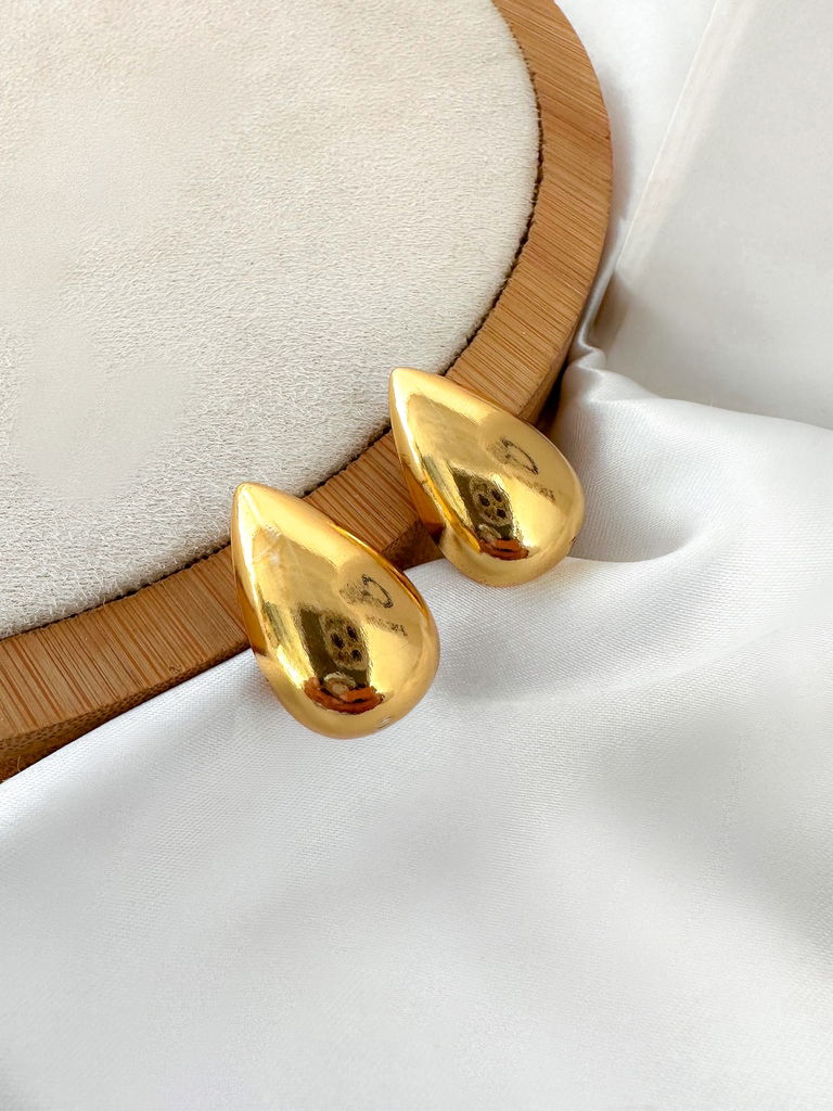 brinco folheado a ouro 18k gota lisa