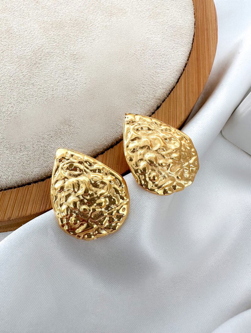 Brinco Folheado a Ouro 18k Gota Martelada
