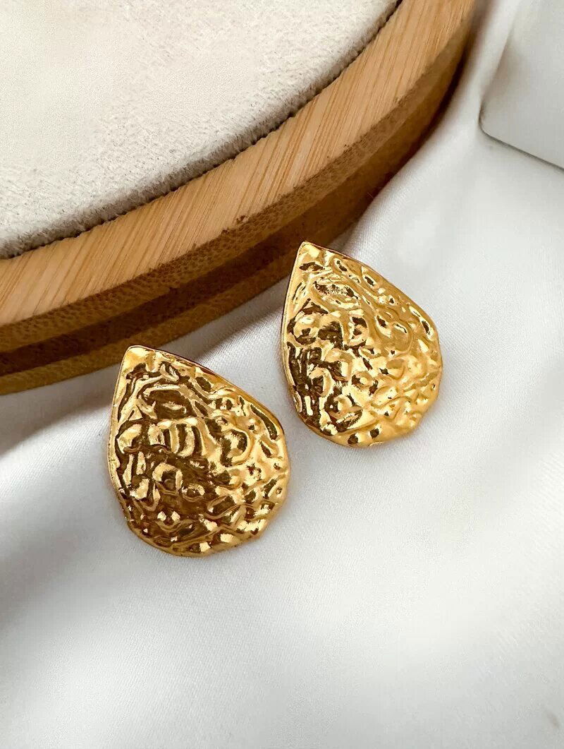 Brinco Folheado a Ouro 18k Gota Martelada