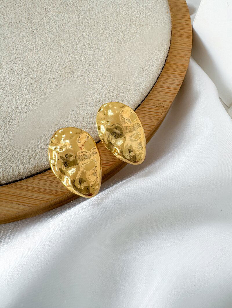 Brinco Folheado a Ouro 18k Gota Martelada