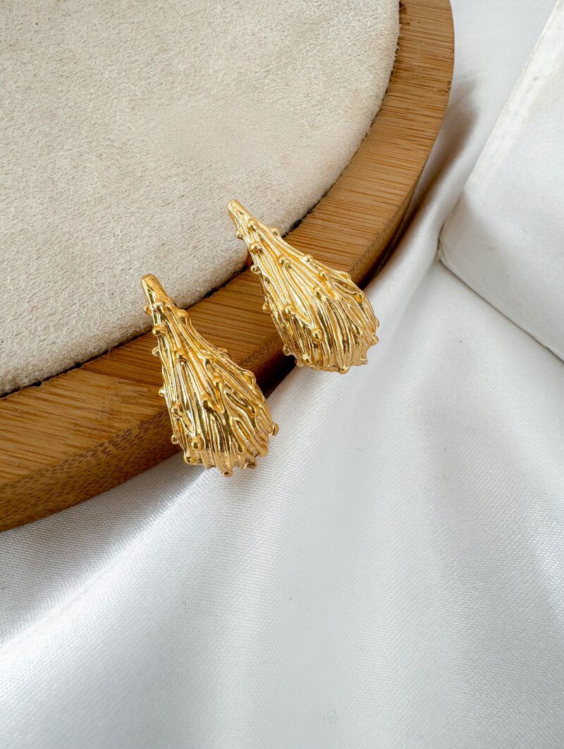 Brinco Folheado a Ouro 18k Gota Texturizada