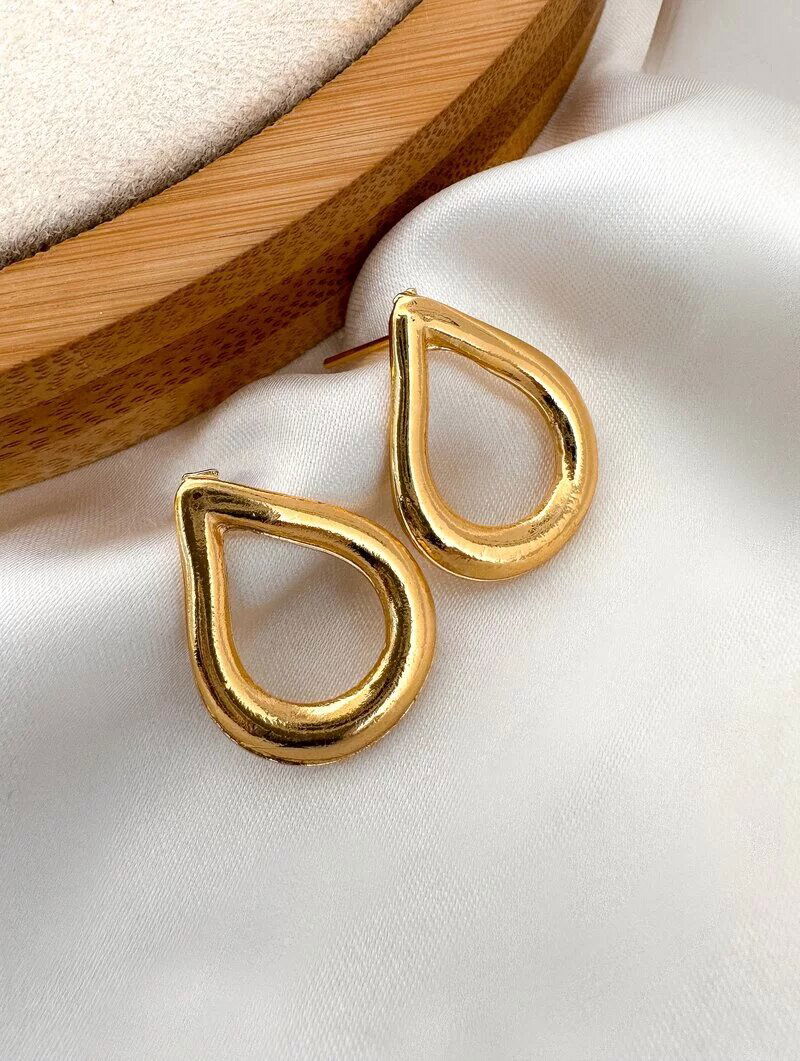 Brinco Folheado a Ouro 18K Gota Vazada