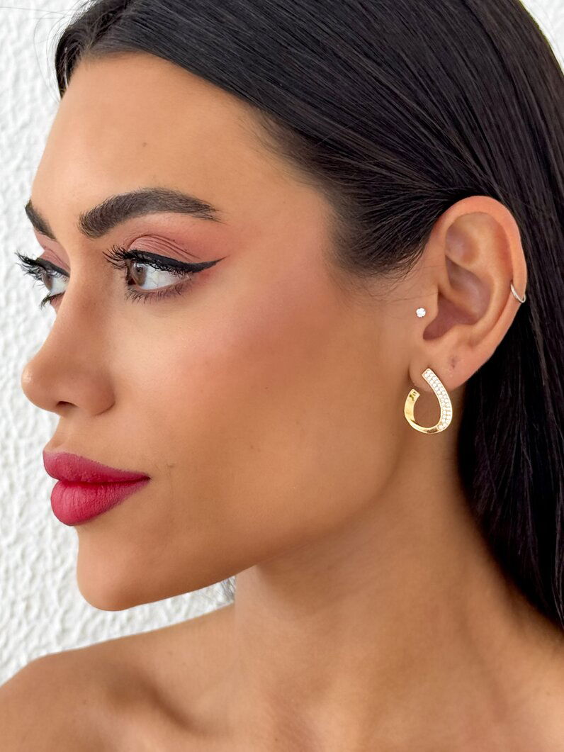 Brinco Folheado a Ouro 18k e Prata Gota Vazada