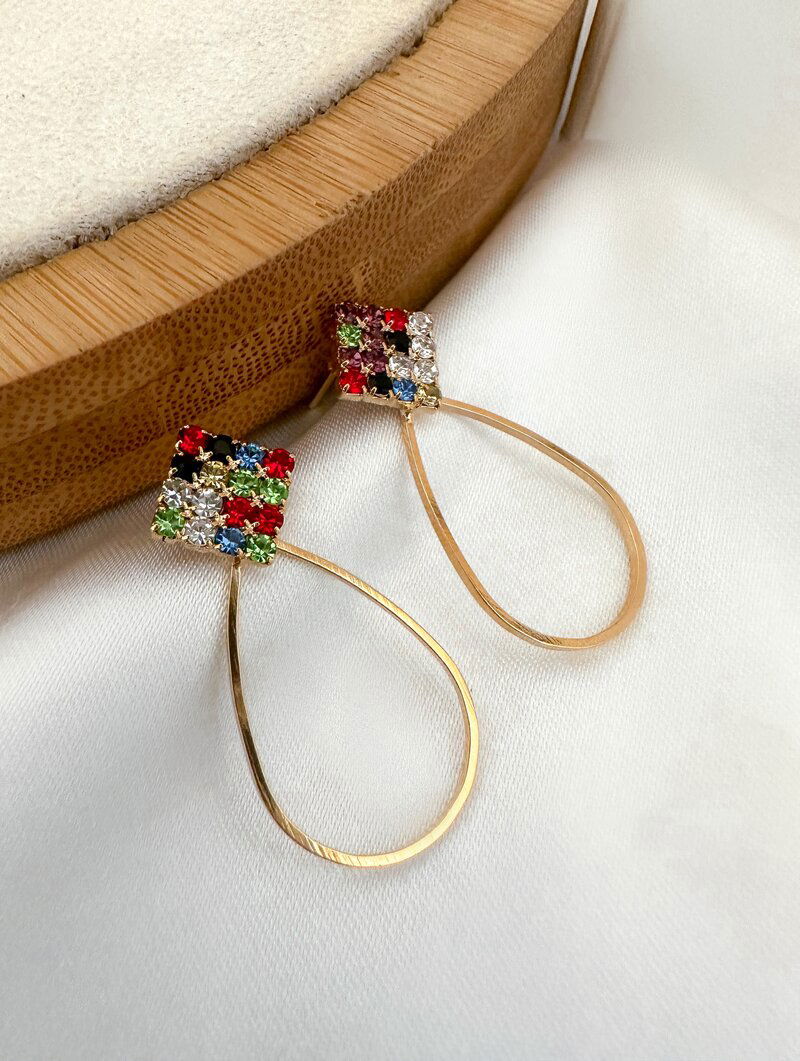 Brinco Folheado a Ouro 18k Gota Vazada com Ponteira Cravejada