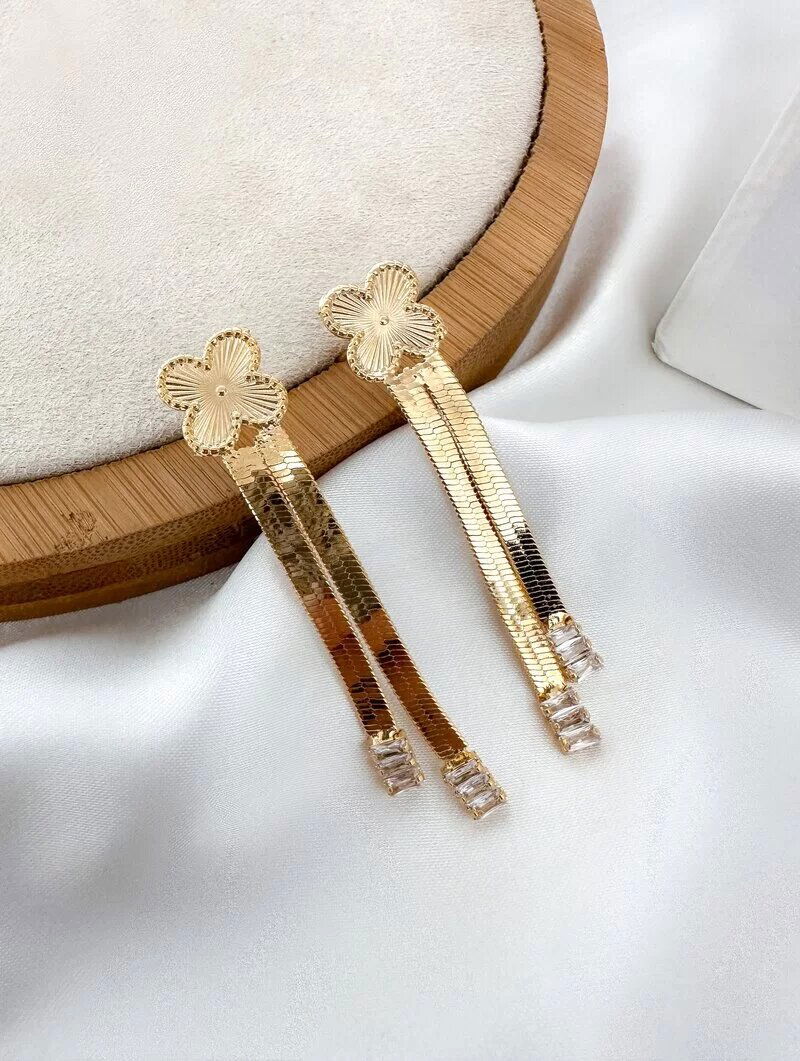 Brinco Folheado a Ouro 18k Inspiração Joalheria com Fita Laminada