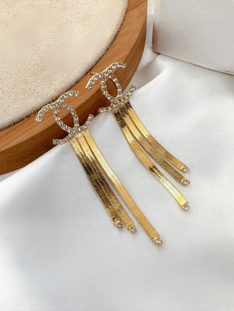 Brinco Folheado a Ouro 18k Inspiração Joalheria com Franja