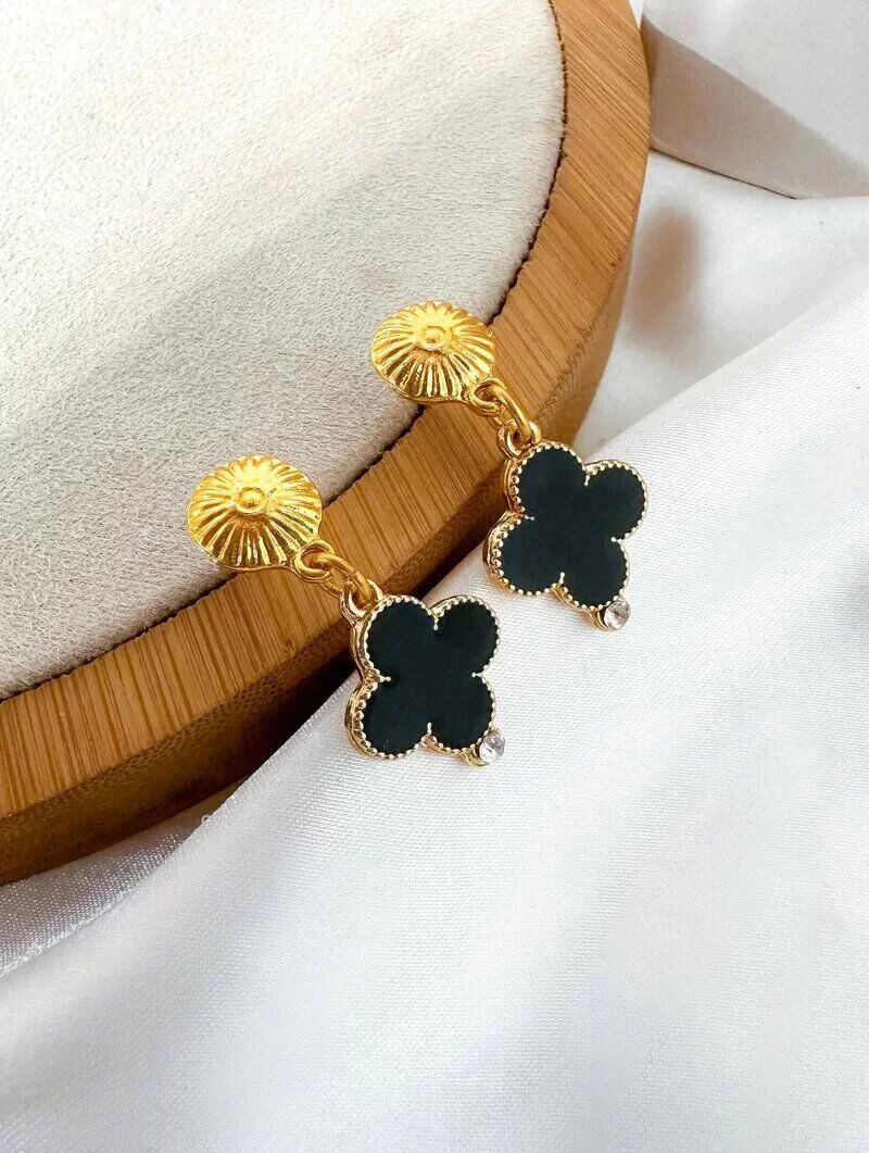 BRINCO FOLHEADO A OURO 18K INSPIRAÇÃO JOALHERIA RESINADO