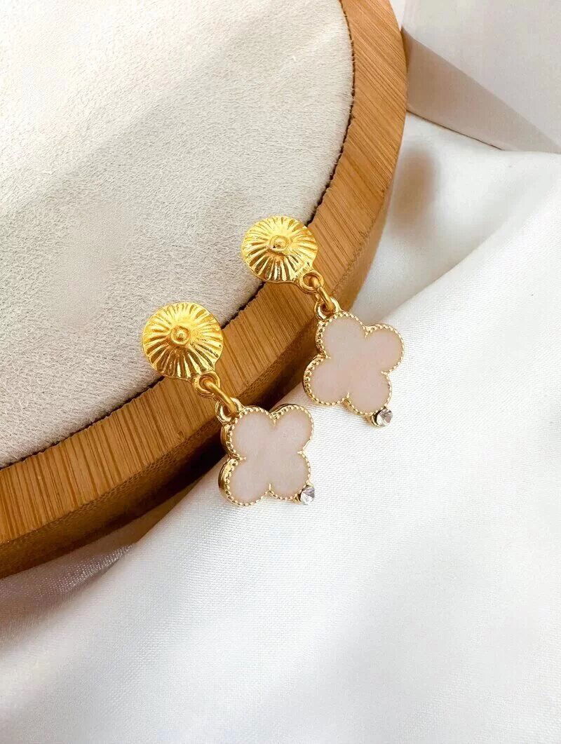 BRINCO FOLHEADO A OURO 18K INSPIRAÇÃO JOALHERIA RESINADO