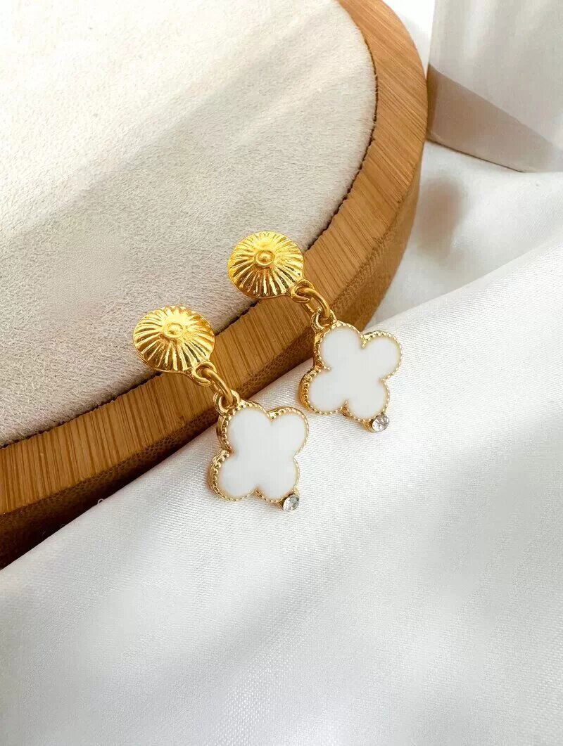 BRINCO FOLHEADO A OURO 18K INSPIRAÇÃO JOALHERIA RESINADO