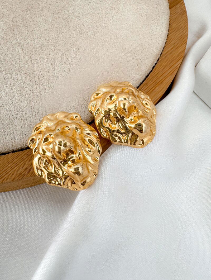 Brinco Folheado a Ouro 18k Leão