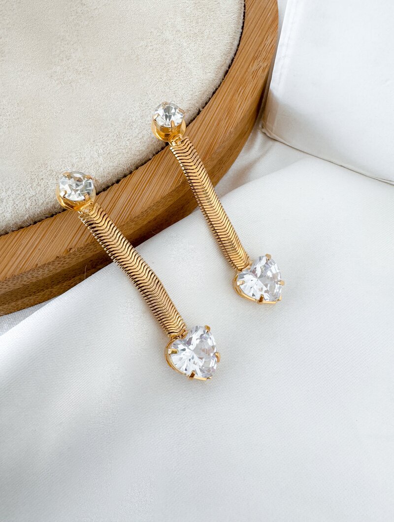 Brinco Folheado a Ouro 18k Malha com Coração de Zircônia