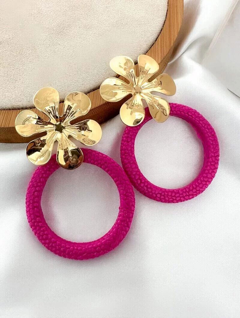 Brinco Folheado a Ouro 18k margarida com Argola Texturizada