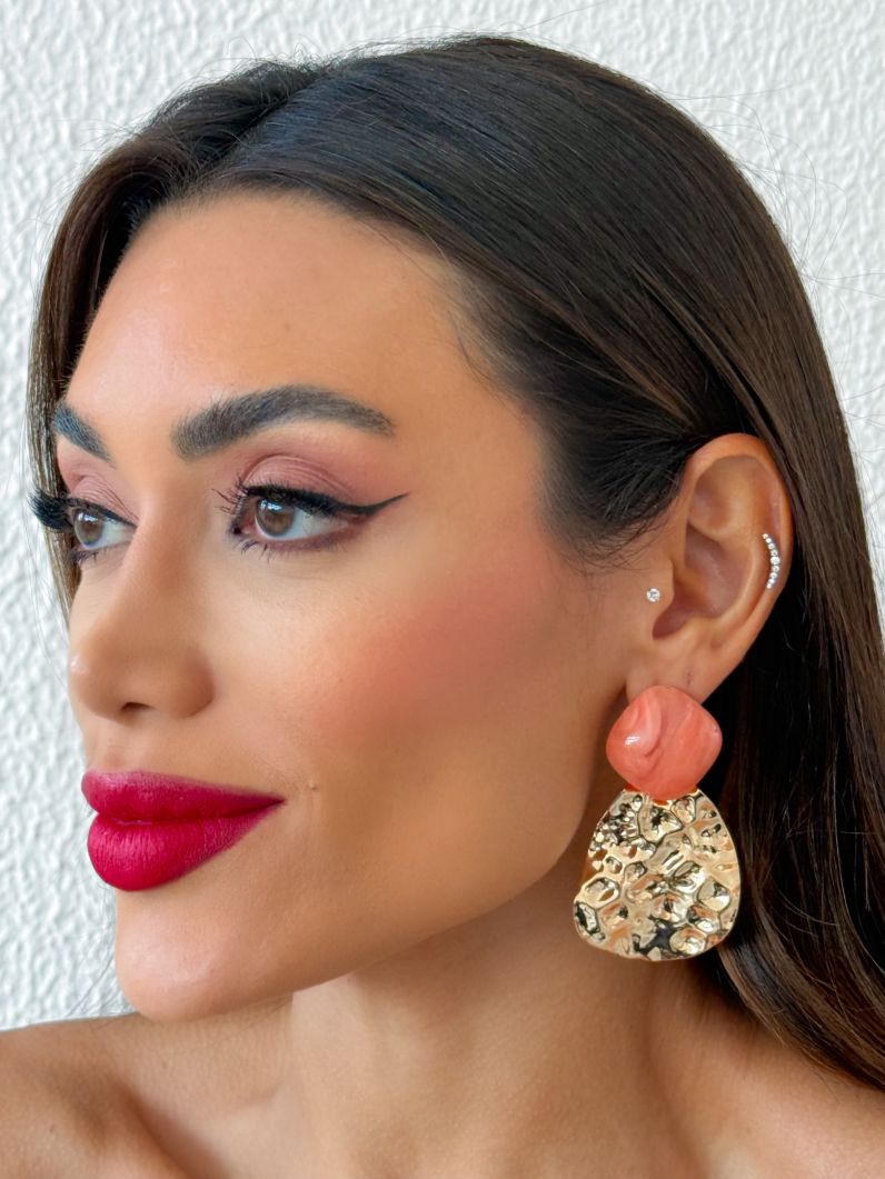 Brinco Folheado a Ouro 18k Martelado Maxi Com Ponteira Resinado Colorido