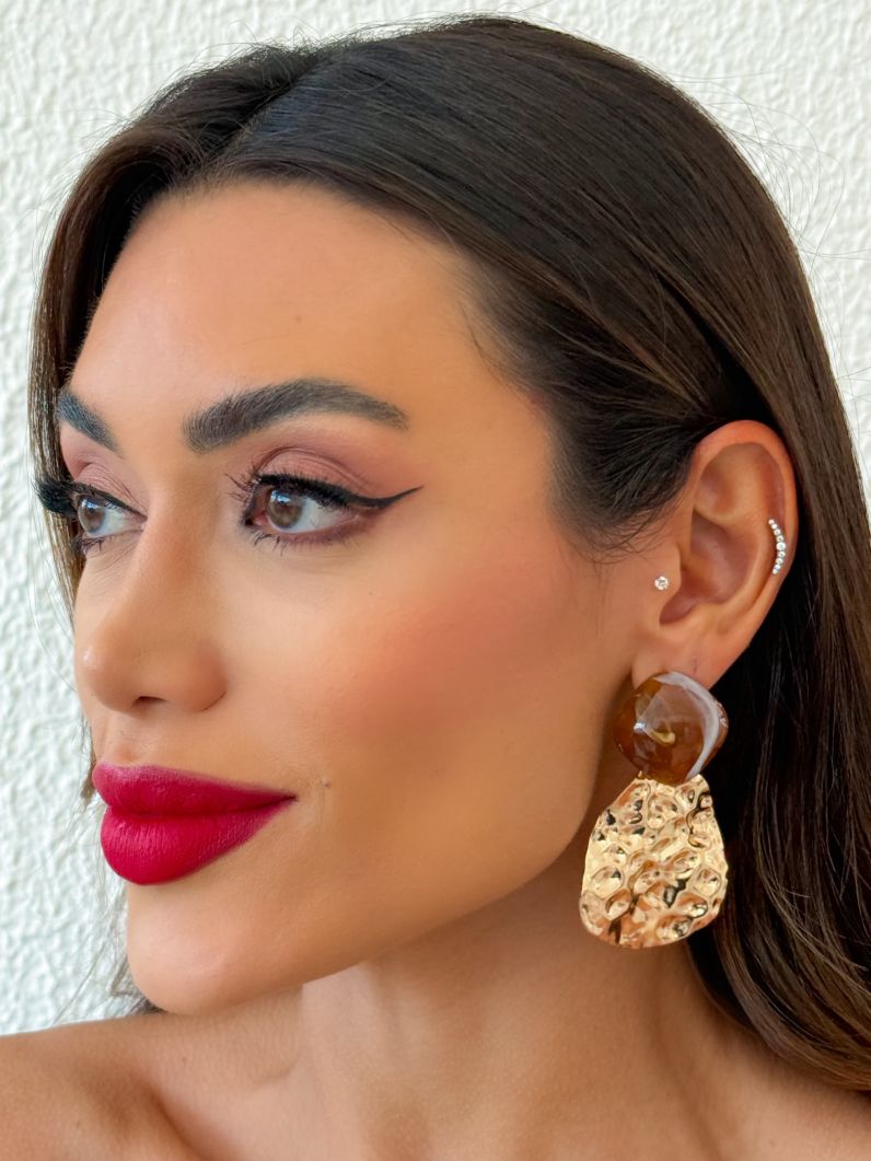 Brinco Folheado a Ouro 18k Martelado Maxi Com Ponteira Resinado Colorido