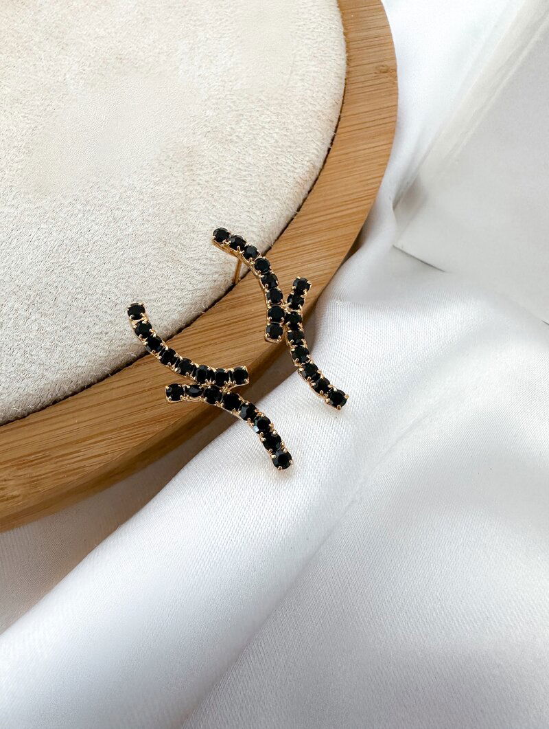 Brinco Folheado a Ouro 18k Minimalista Dois Fios Cravejados