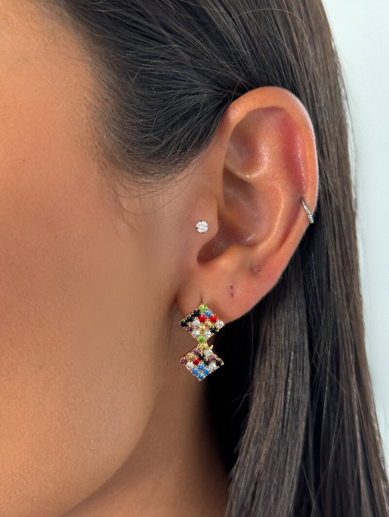Brinco Folheado a Ouro 18k Minimalista Ponteira Hexagonal Cravejado