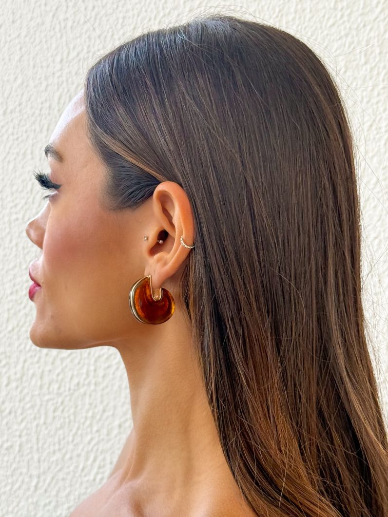 Brinco Folheado a Ouro 18k Orgânico Resinado