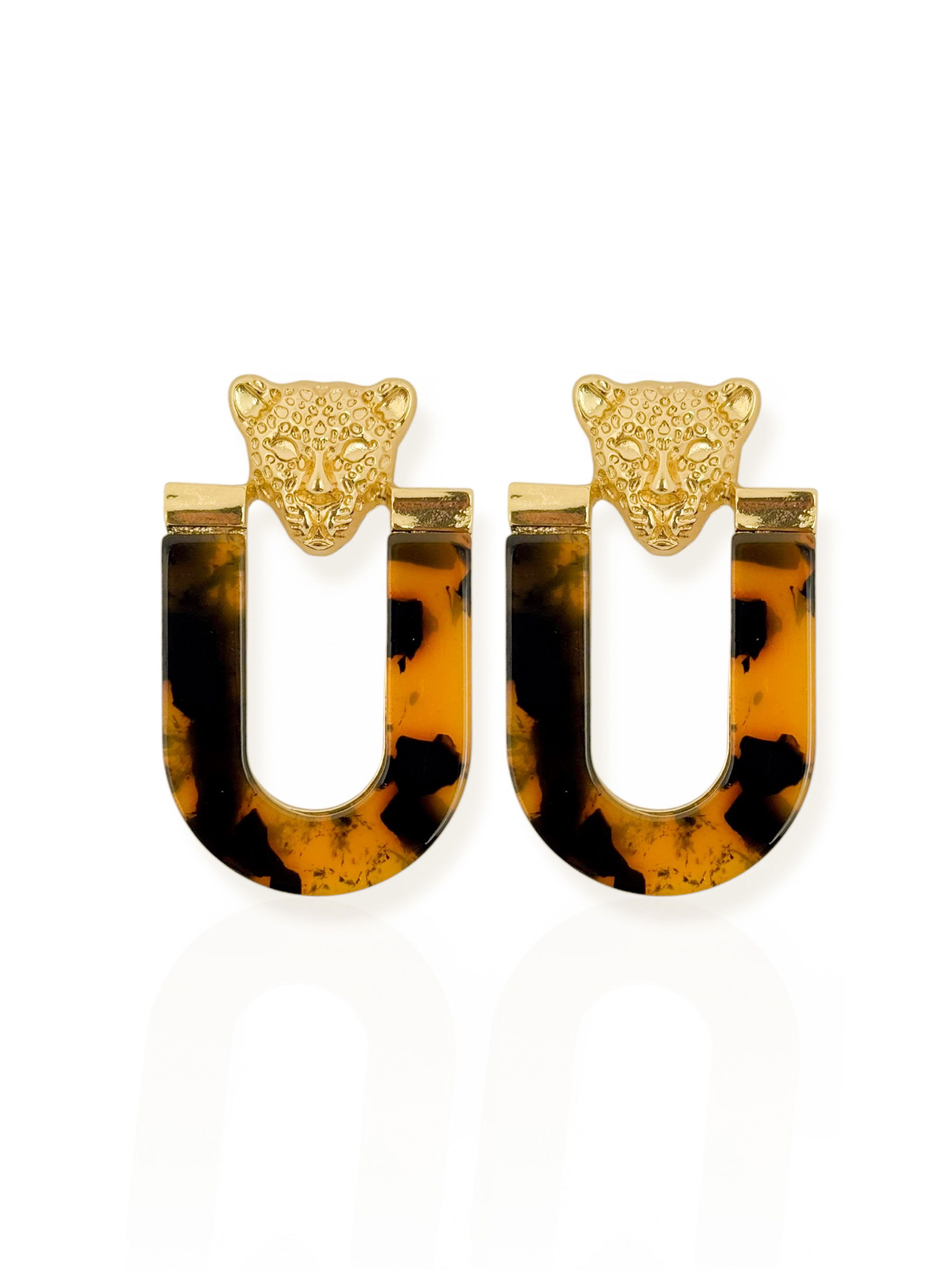 Brinco Folheado a Ouro 18k Ponteira Inspiração Grandes Marcas Com Resina