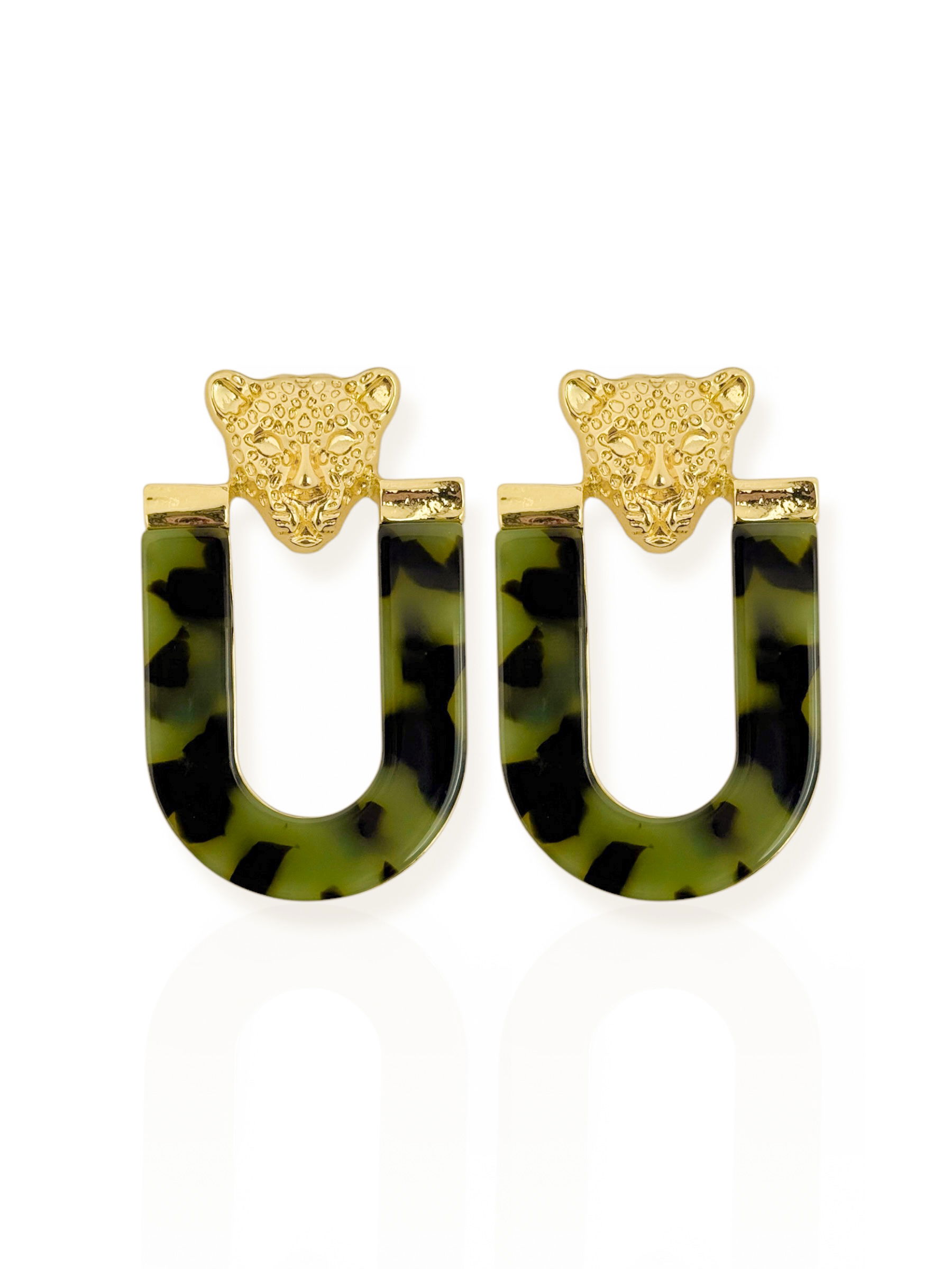 Brinco Folheado a Ouro 18k Ponteira Inspiração Grandes Marcas Com Resina