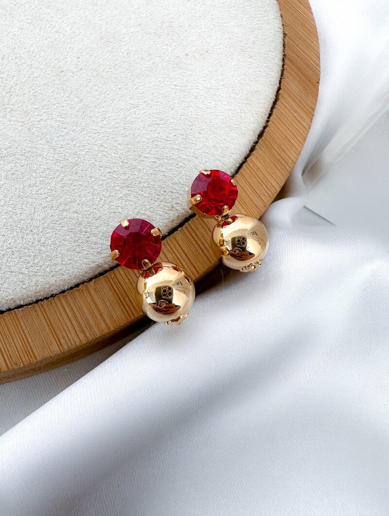 Brinco Folheado a Ouro 18K Ponto de Luz e Esfera