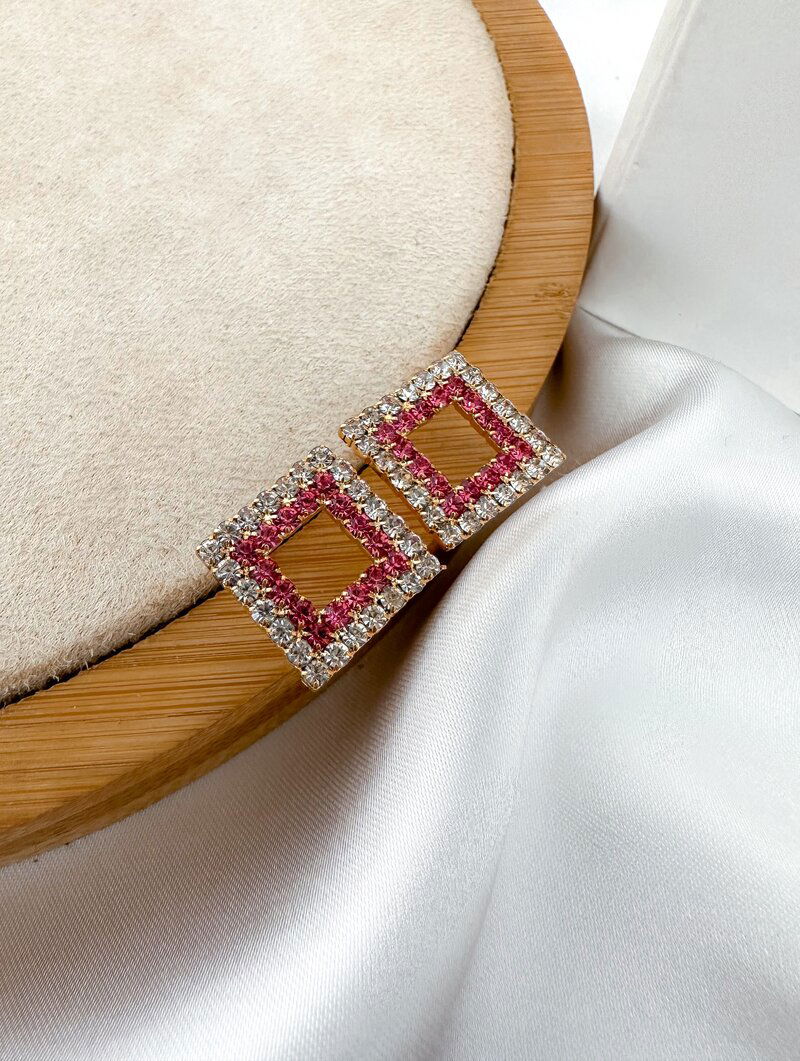 Brinco Folheado a Ouro 18k Quadrado Cravejado