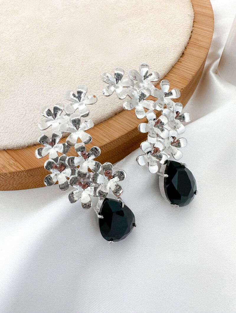 BRINCO FOLHEADO A OURO 18K RAMO DE FLORES COM GOTA DE ZIRCÔNIA