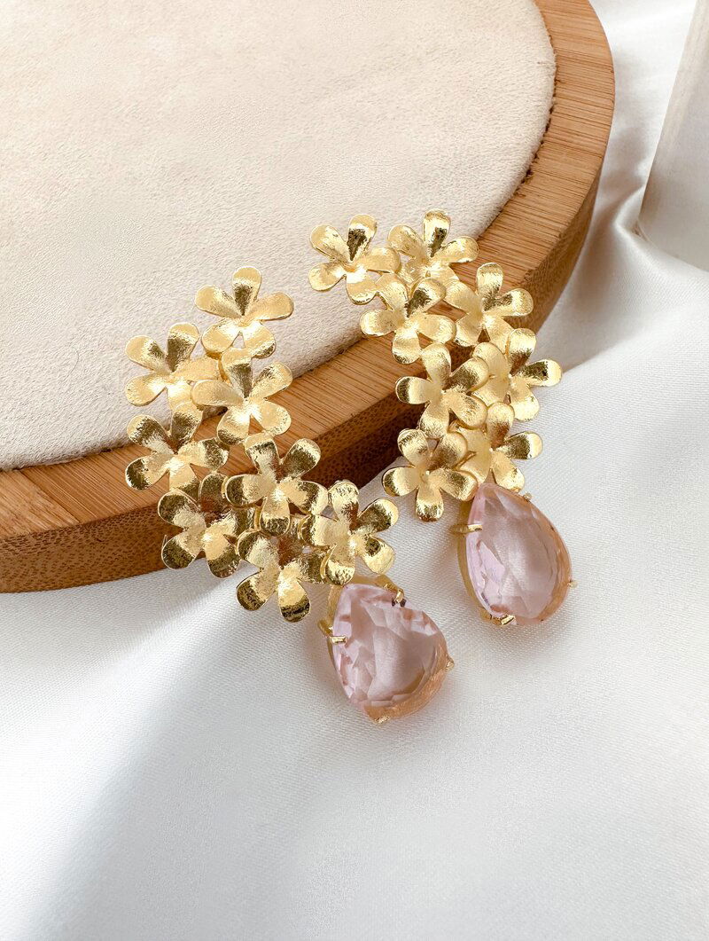 BRINCO FOLHEADO A OURO 18K RAMO DE FLORES COM GOTA DE ZIRCÔNIA