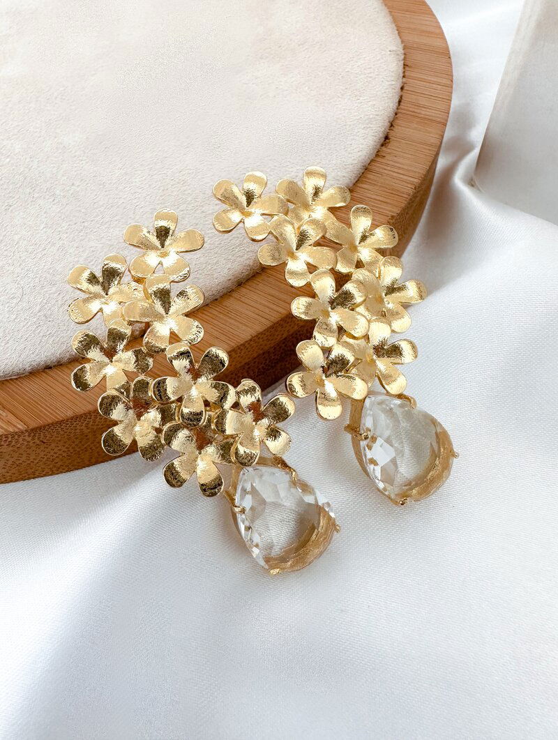 BRINCO FOLHEADO A OURO 18K RAMO DE FLORES COM GOTA DE ZIRCÔNIA