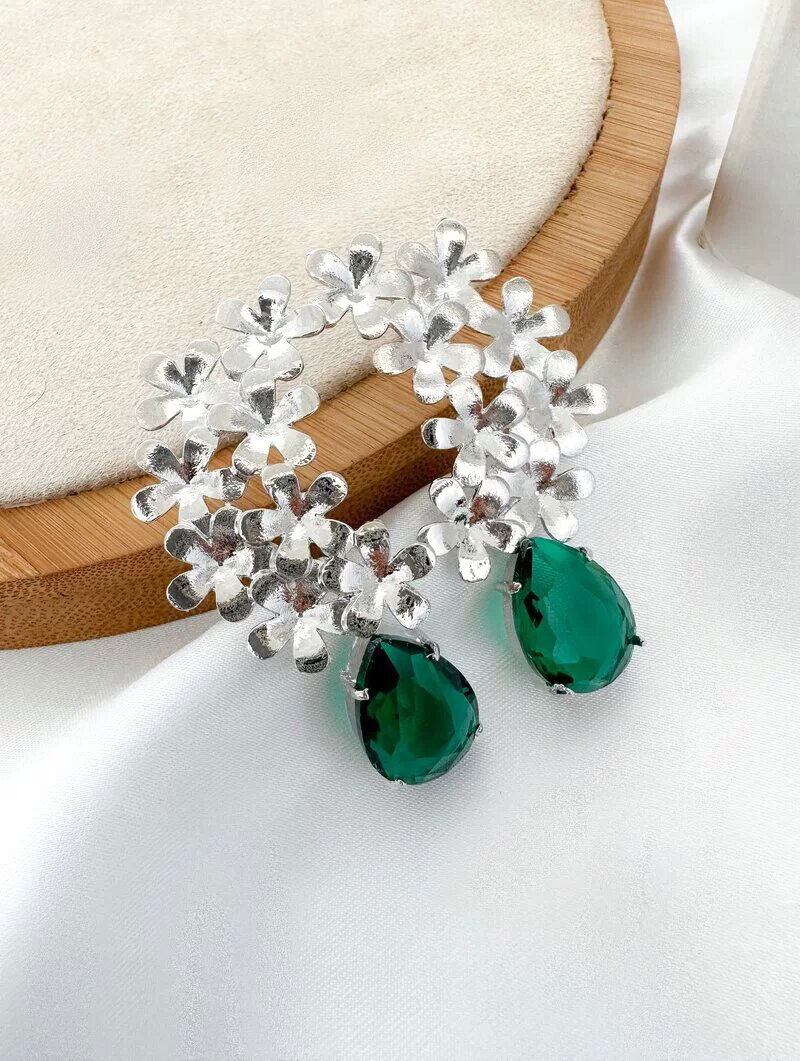 BRINCO FOLHEADO A OURO 18K RAMO DE FLORES COM GOTA DE ZIRCÔNIA