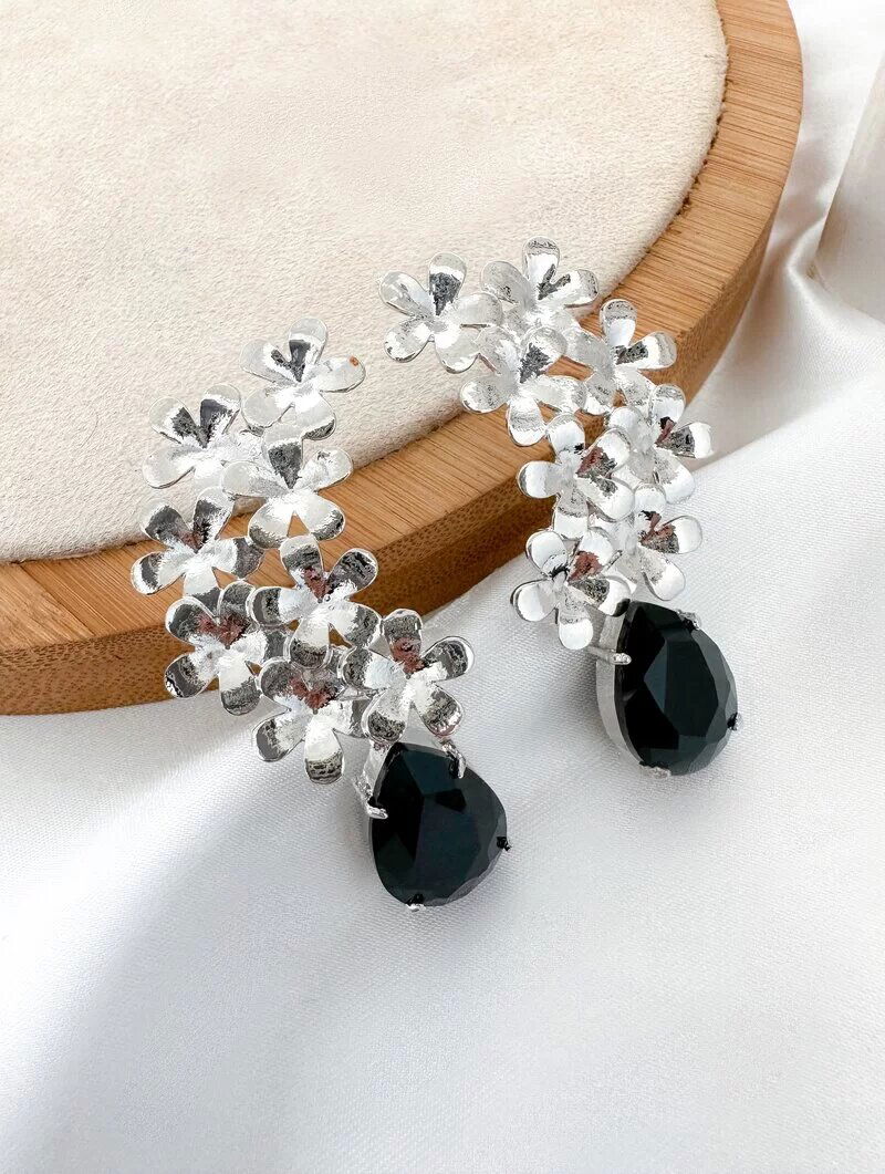 BRINCO FOLHEADO A OURO 18K RAMO DE FLORES COM GOTA DE ZIRCÔNIA