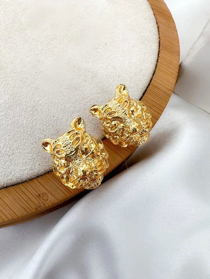 Brinco Folheado a Ouro 18k Tigre