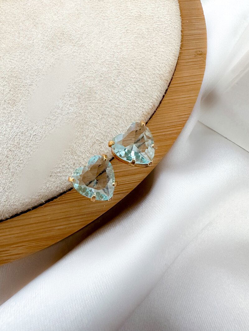 Brinco Folheado a Ouro Coração Zirconia.