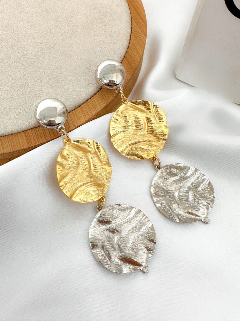 brinco folheado a ouro e prata maxi blogger circulo amassado