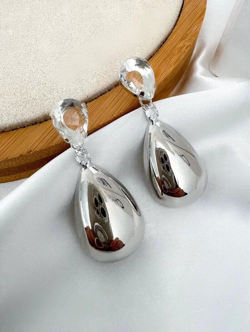 Brinco Folheado a Prata Gota Lisa com Ponteira de Zircônia