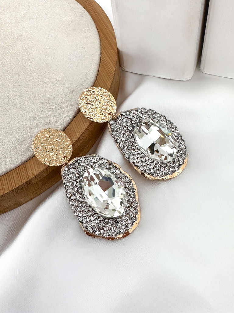 Brinco folheado chatton martelado com manta brilhante com micro zircônia e cristal