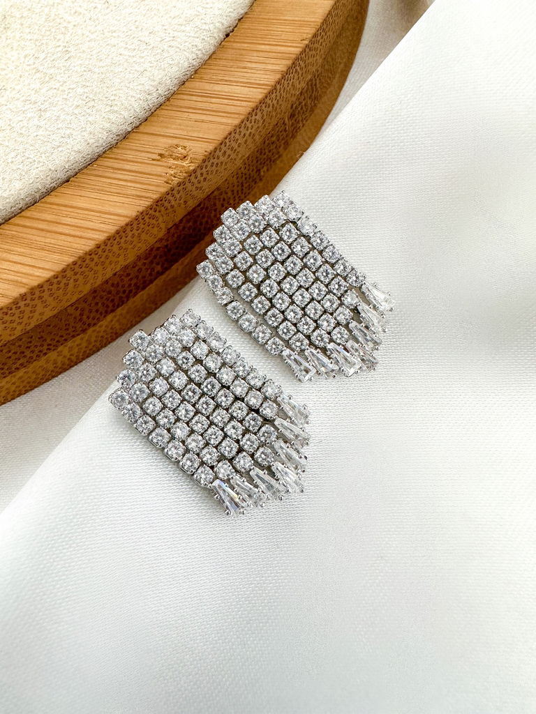 Brinco folheado franjas cravejadas com micro zircônias