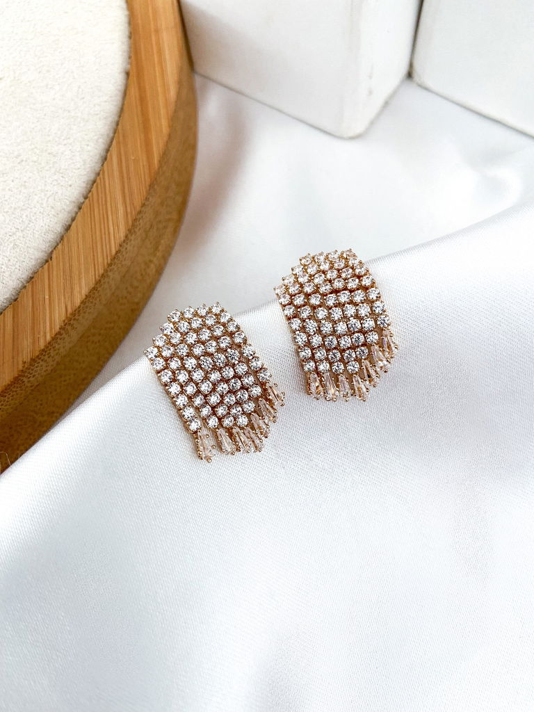 Brinco folheado franjas cravejadas com micro zircônias