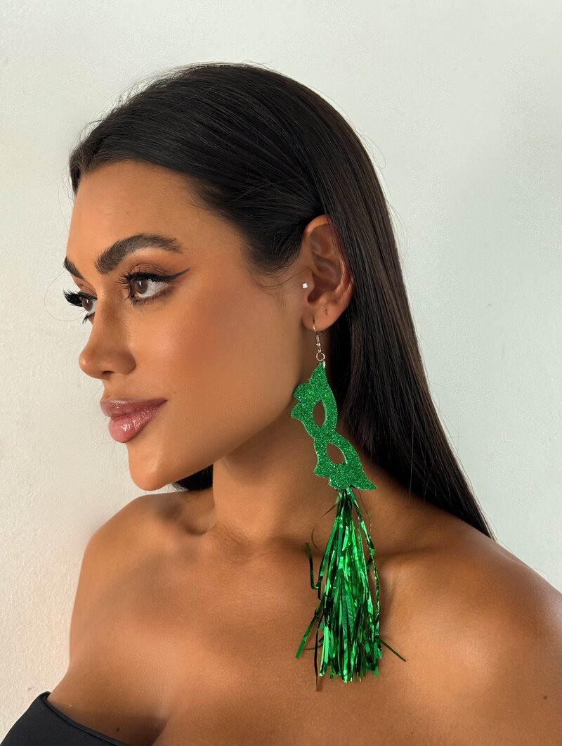 Brinco Máscara com Plumas