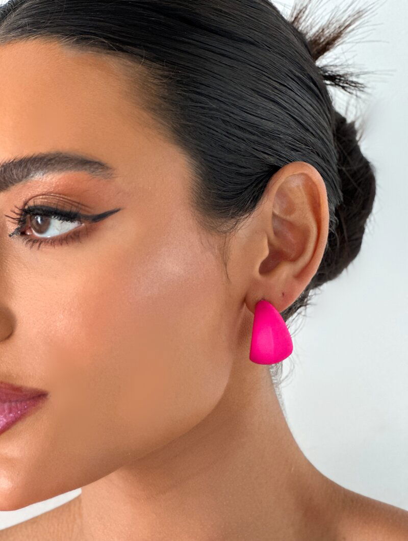 Brinco Meia Argola Resina