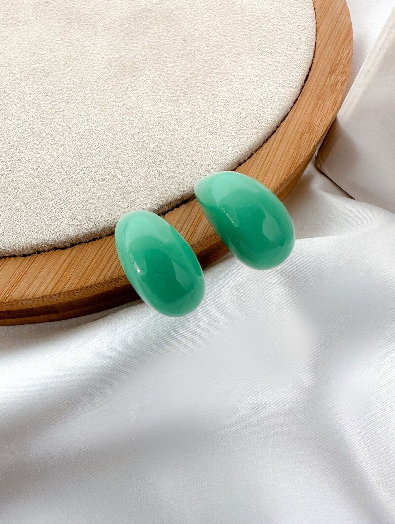 Brinco Meia Gota Resinado