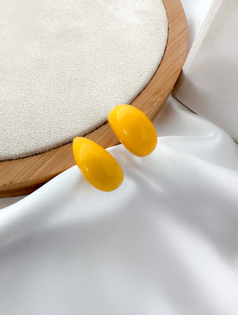 Brinco Meia Gota Resinado