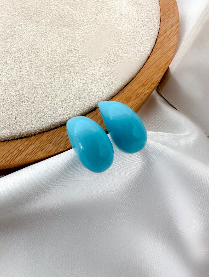 Brinco Meia Gota Resinado