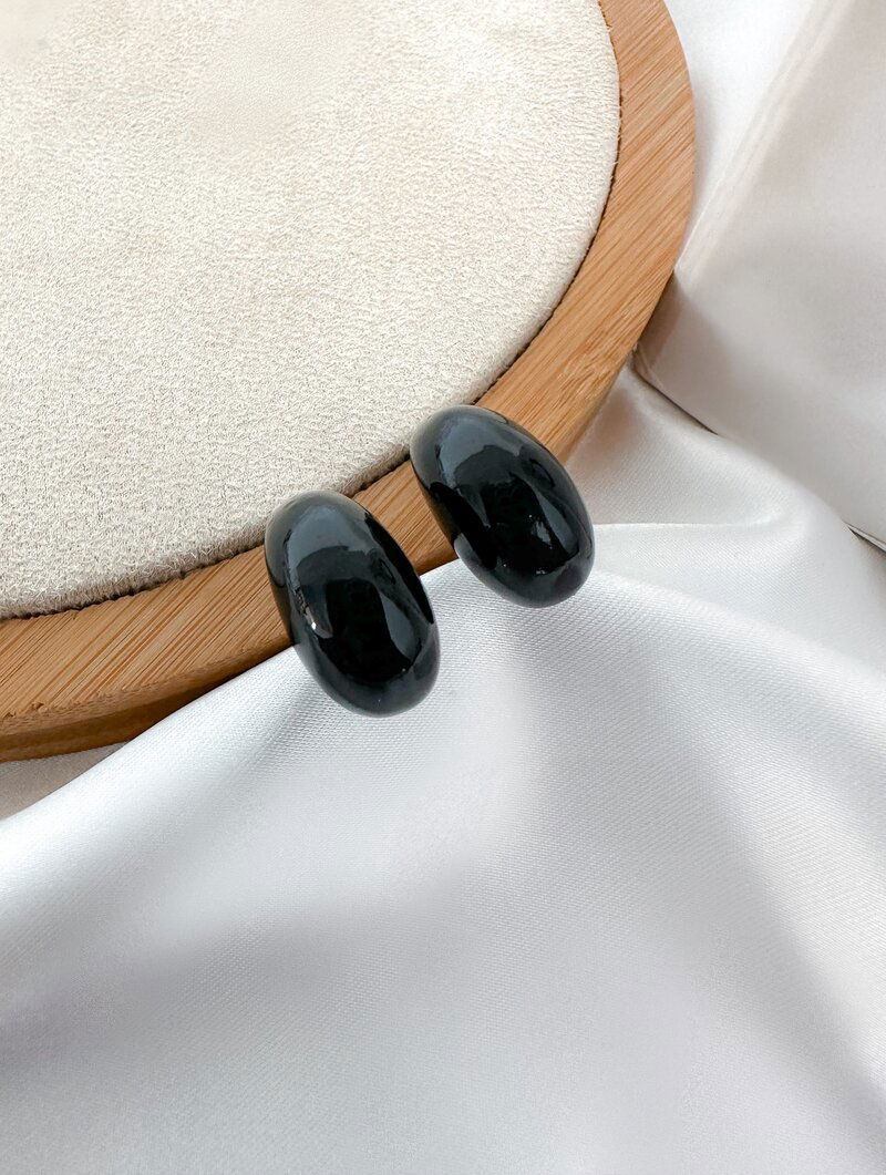 Brinco Meia Gota Resinado