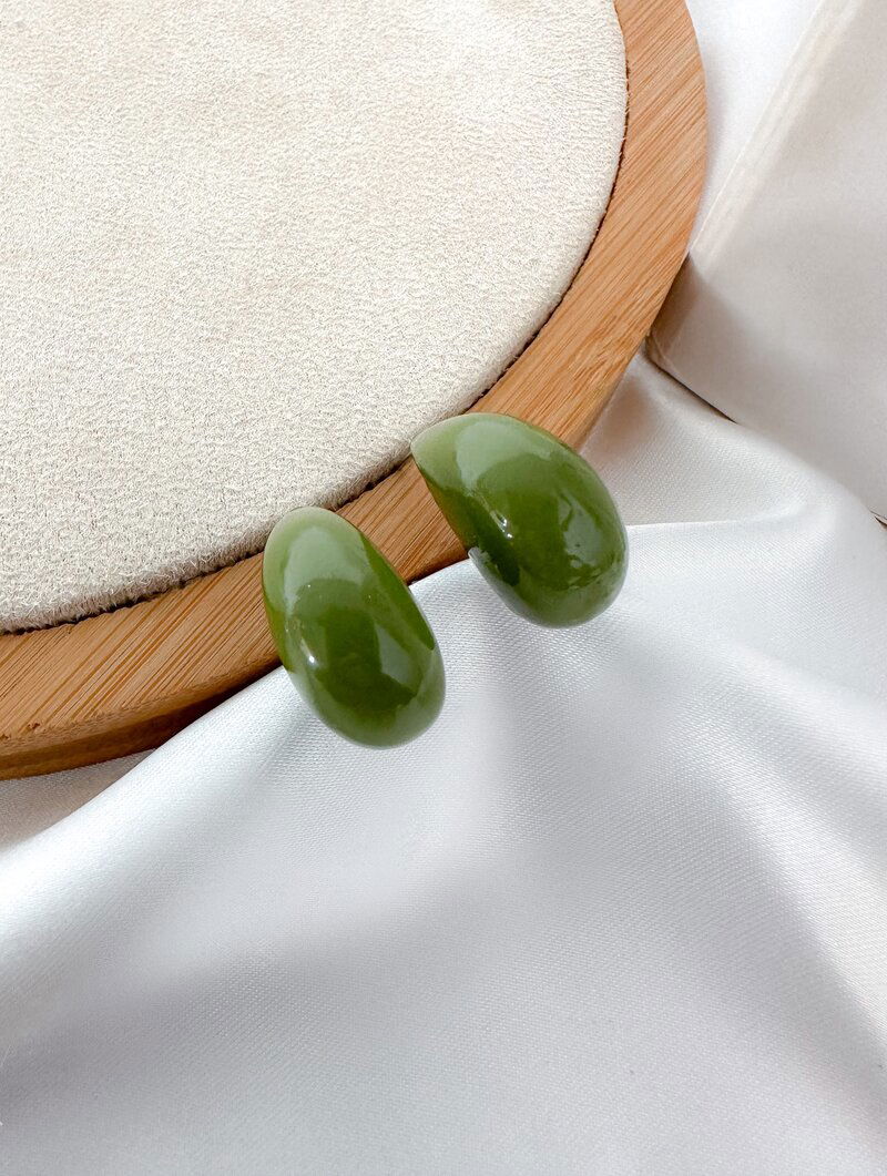 Brinco Meia Gota Resinado